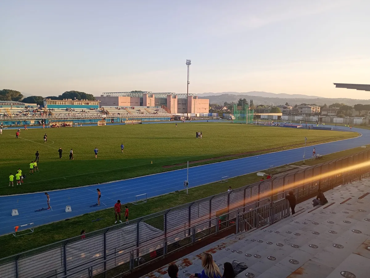 Apertura FIDAL allo Stadio Blasone: ECM debutta su pista con primati e conferme