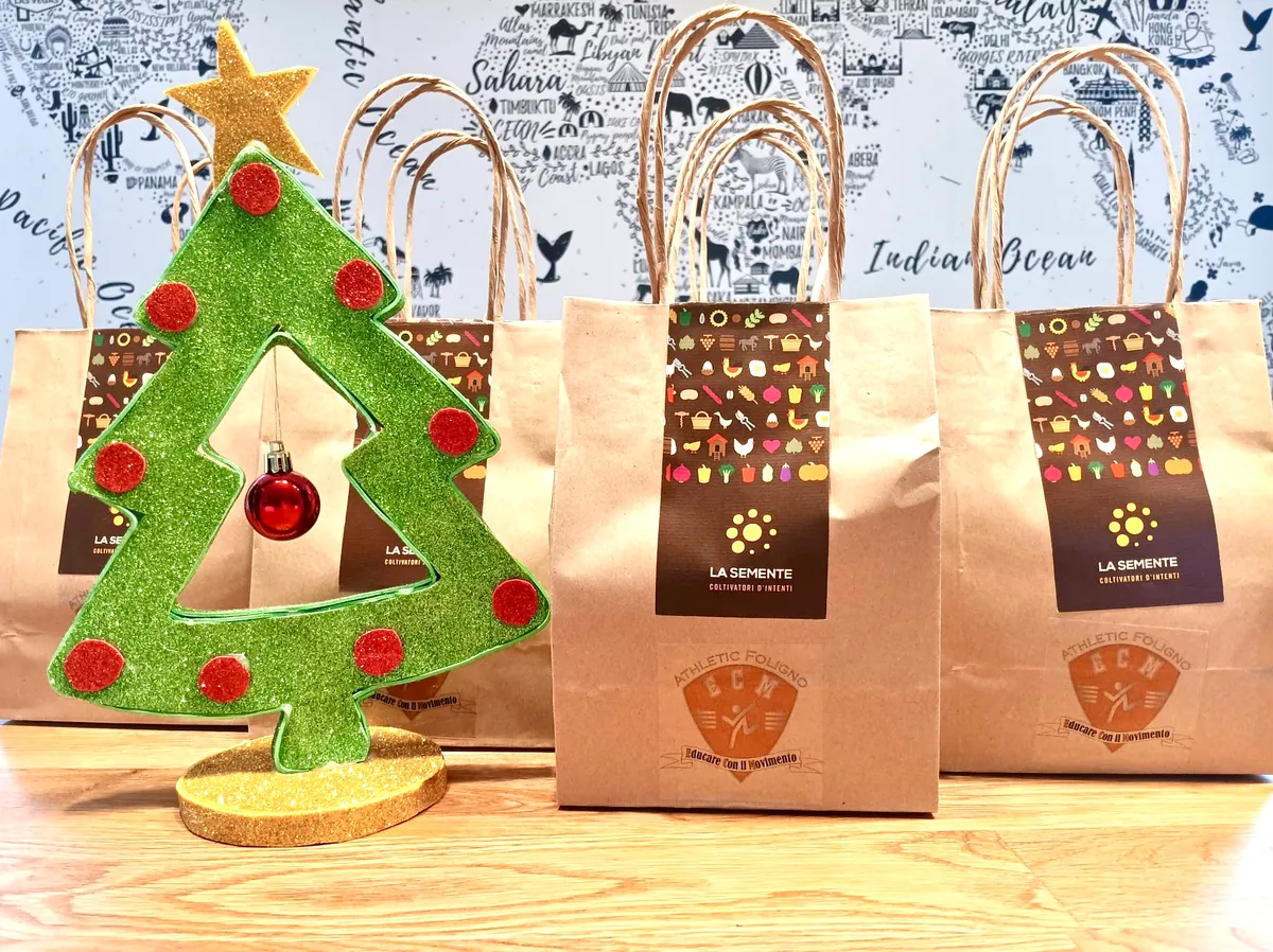 Cena di Natale: il gusto della solidarietà con i doni de 